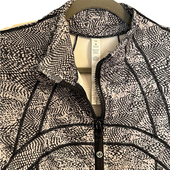 Lululemon Women's Define Thumb Hole Mock Neck Full Zip Jacket Size 12 - Picture 2 of 8